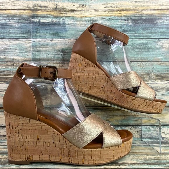 Crown Vintage Shoes - Crown Vintage Chalina Platform Sandal Womens Size 7.5M Gold Leather Wedge Heels